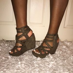 Olive green wedges w/ tassels.